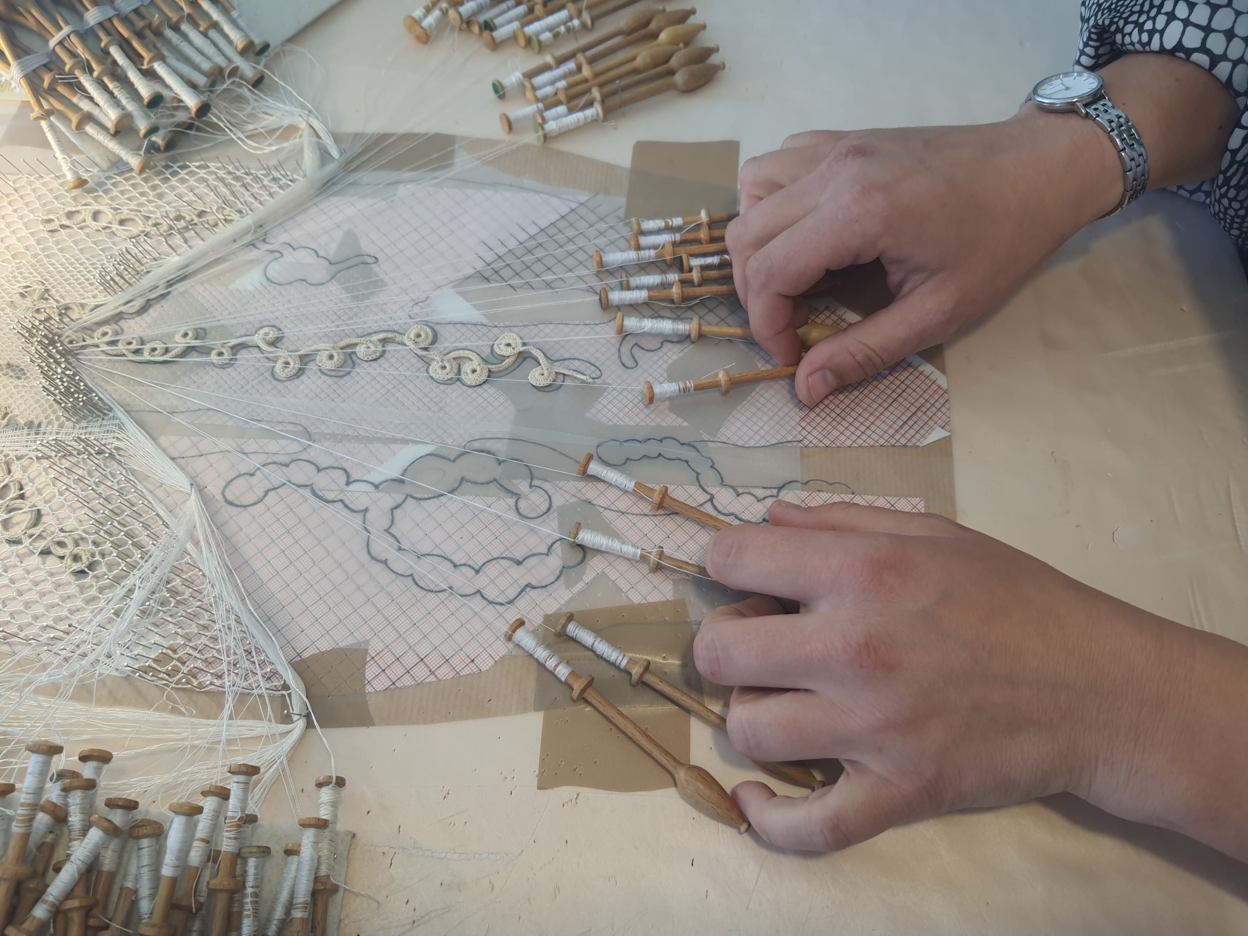 Atelier Découverte de la dentelle aux fuseaux avec Glays sauvage. Crédit photo © M-C Raoul 