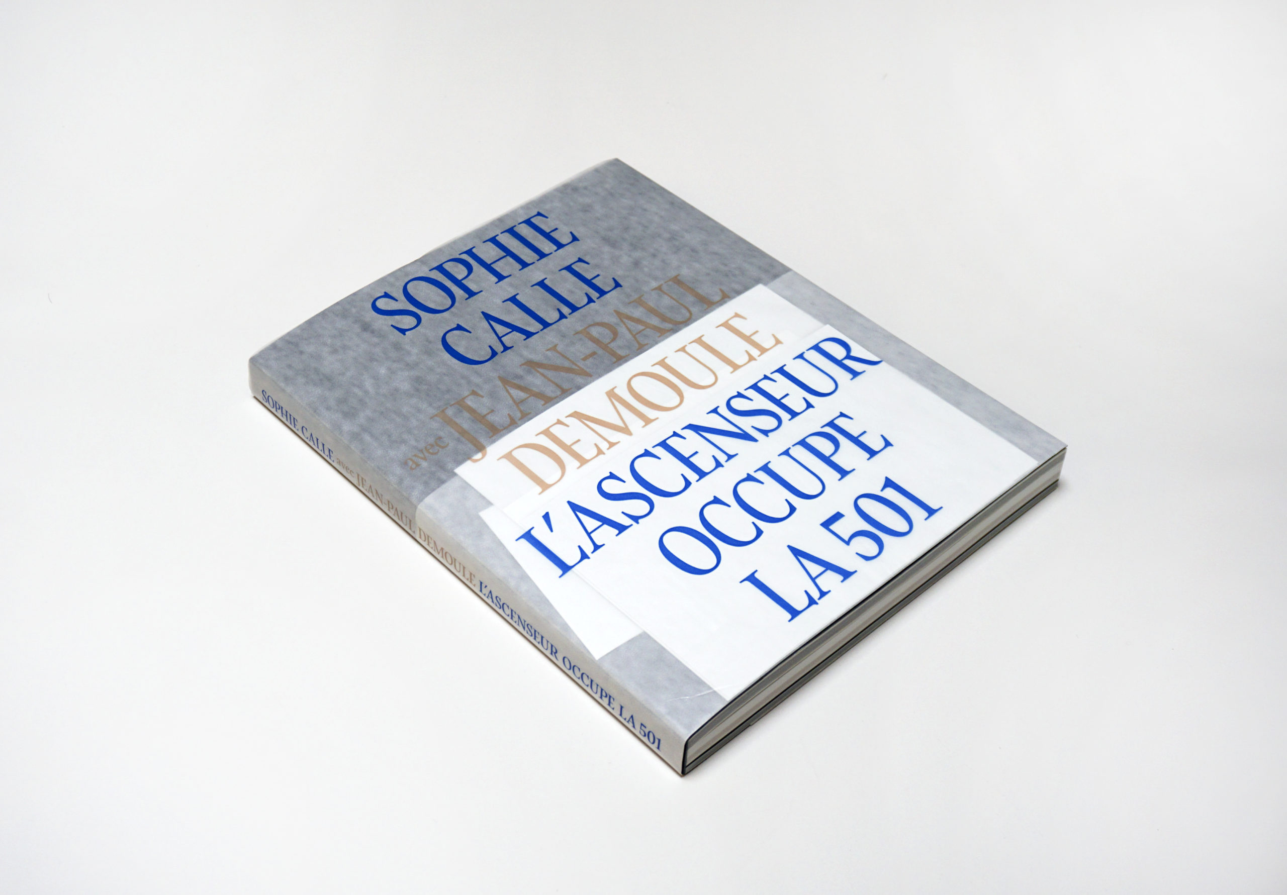 Sophie Calle, L’ascenseur occupe la 501, 2022. Collection livres d’artistes du Frac Bretagne © Adagp, Paris 2023. Photo : Frac Bretagne