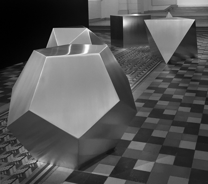 Avelina Fuentes , Quintessence, 2015 . Aluminium brossé, dimensions variables. © Avelina Fuentes. Courtesy the artist 